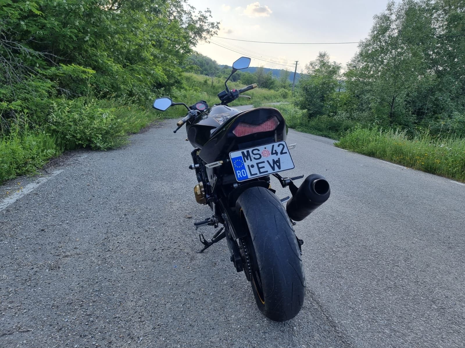 Vând motocicleta Kawasaki Z 750cc