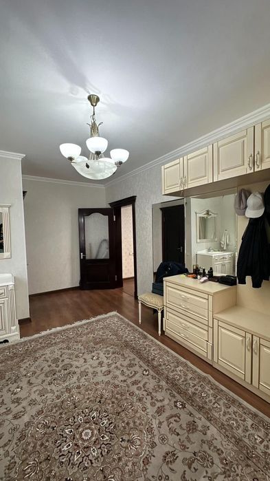 Благоустроенный 2-х этажный дом в микрорайоне "САМАЛ-1".