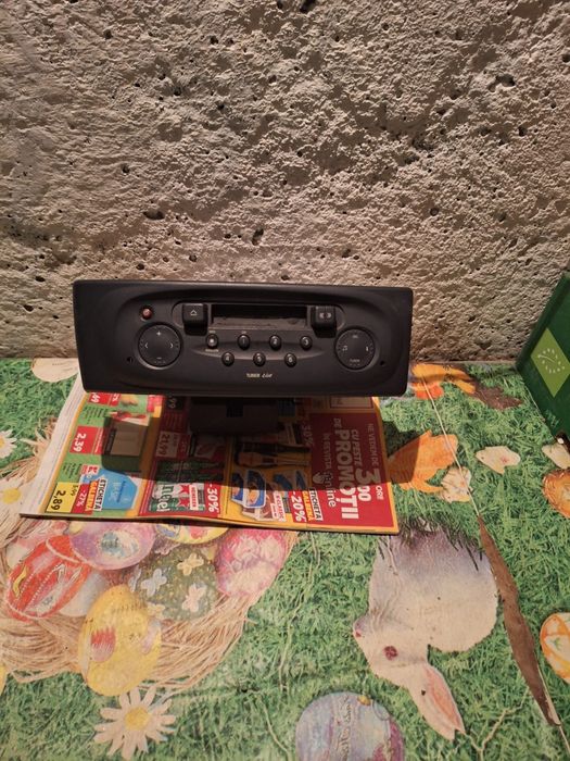 Vând radiocasetofon auto Renault