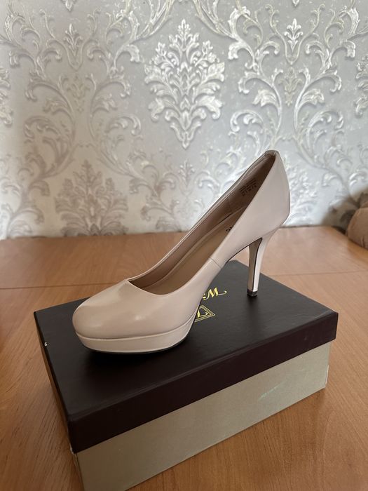 Туфли на каблуке (классические, бежевые)