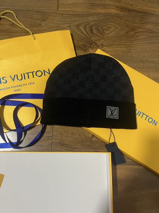 Căciulă Louis Vuitton – model Damier Graphite