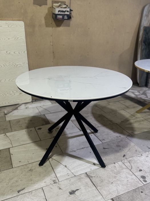 Круглый стол Dumalo stol Toshdan yasalgan.