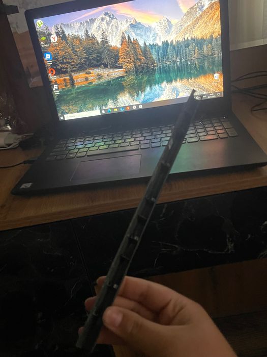 Ноутбук офисный старый задняя панель отсутствует и когда покупаете там