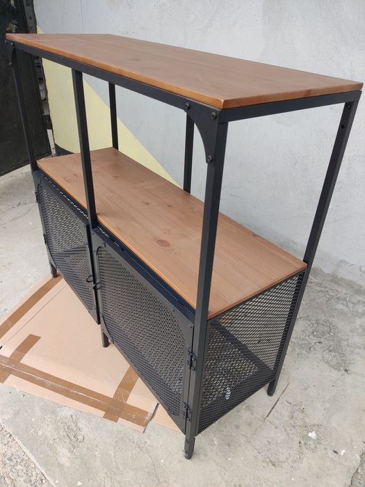 Mobilier terasa cu usi metalice perforate