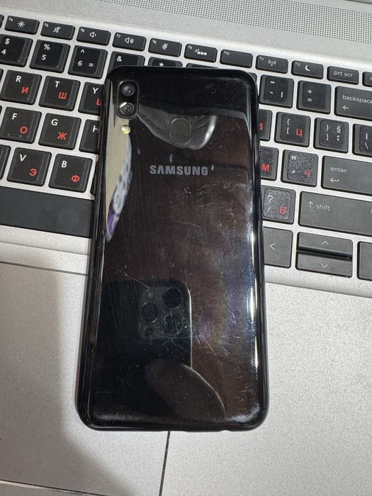 Samsung A20e.