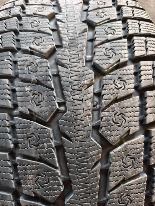 Зимни гуми 285/45/22 дот 23