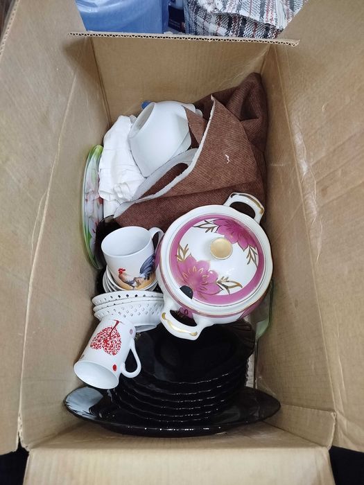 Разная посуда в хорошем состоянии.