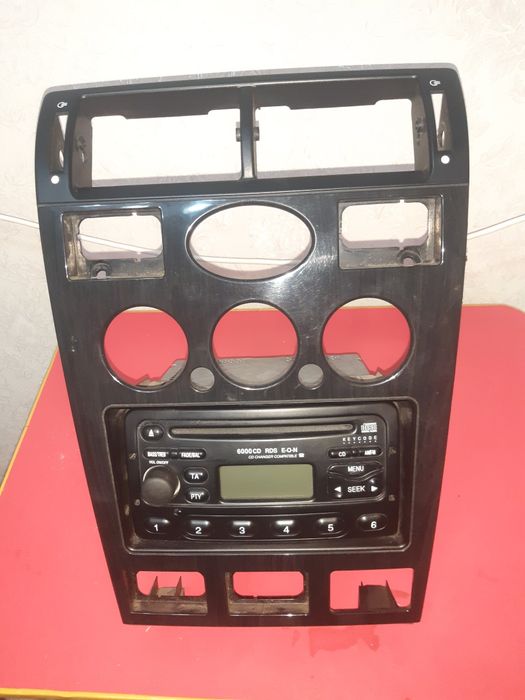 Продам  консоль  форд мондео 3