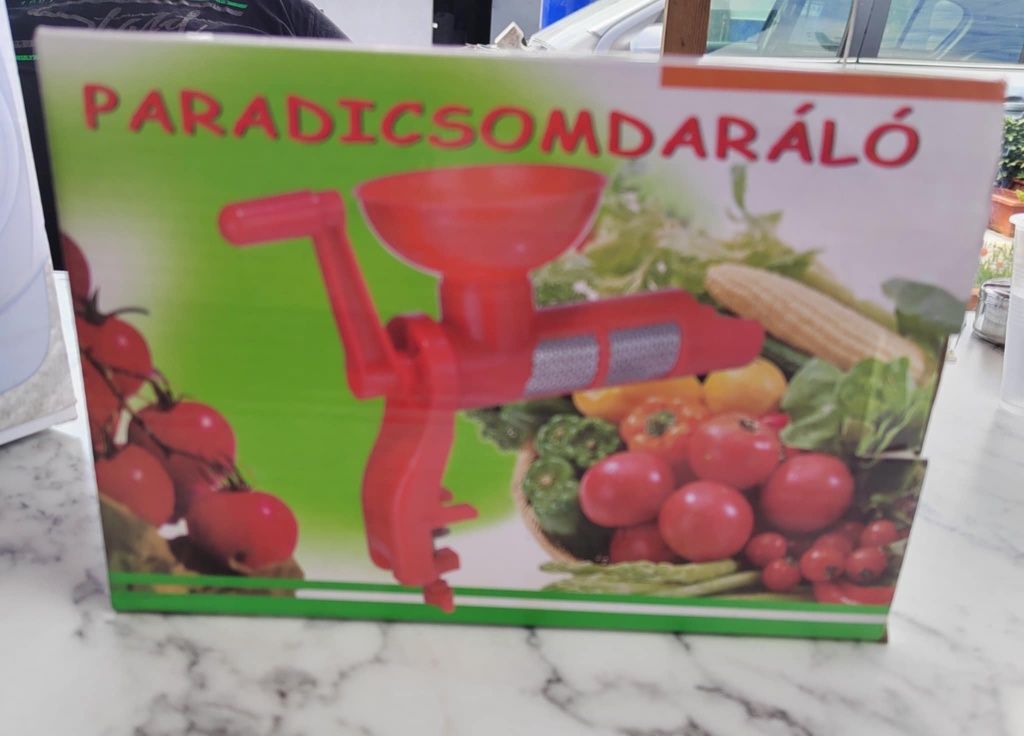 Машинка за мелене на домати