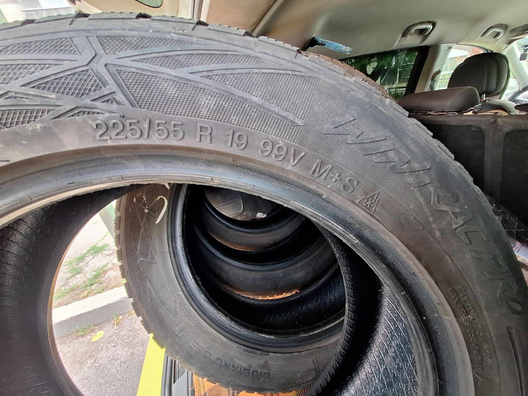 Продавам Гуми 225/55/19