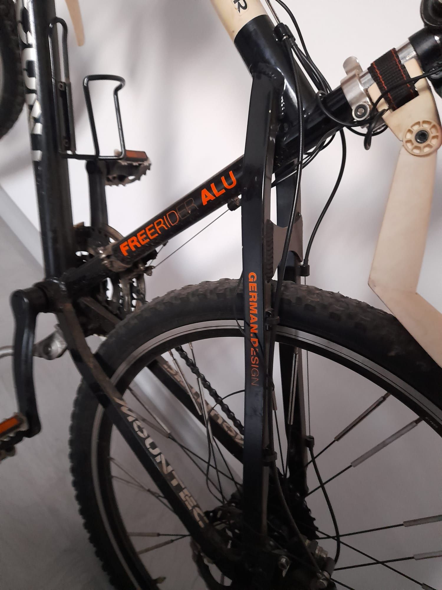 Bicicleta  cadru aluminiu ca noua