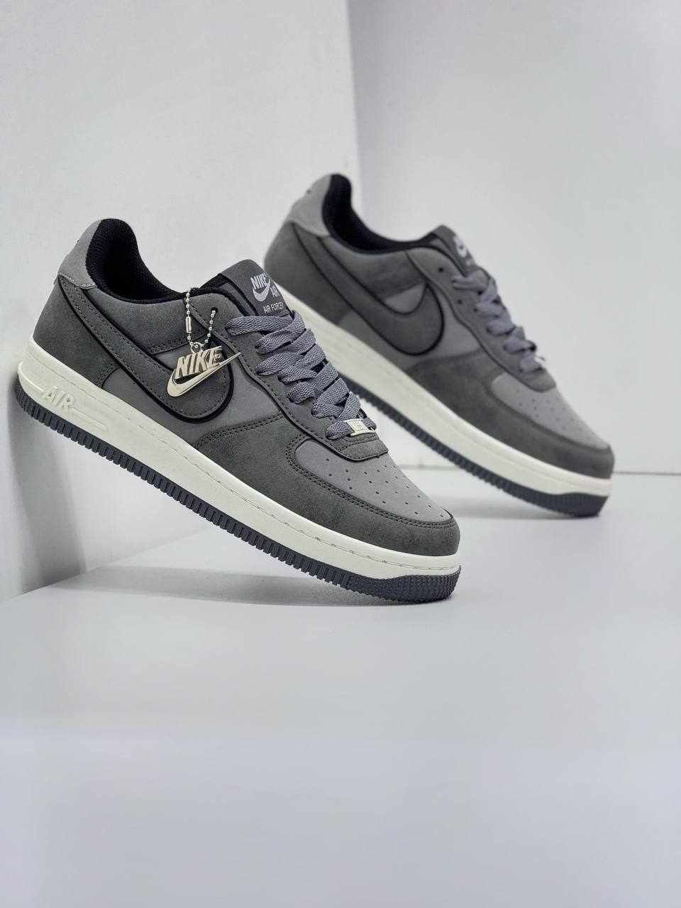 Стилни мъжки маратонки Nike Air Force 1