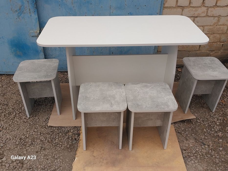 НОВЫЕ Стол и 4табуретки в комплекте