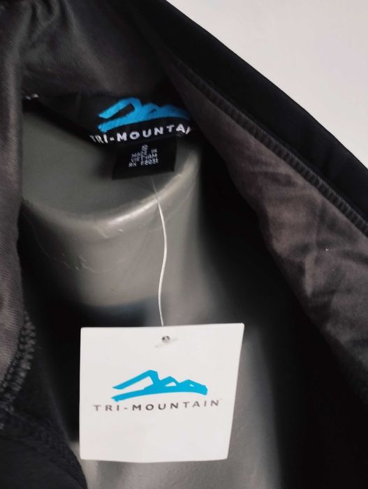 Мъжко ветроустоичиво и водоустойчиво яке чисто ново