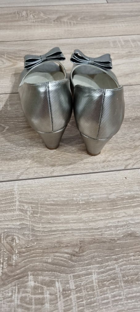 Pantof decupat/Sandale gri, din piele,  marimea 41