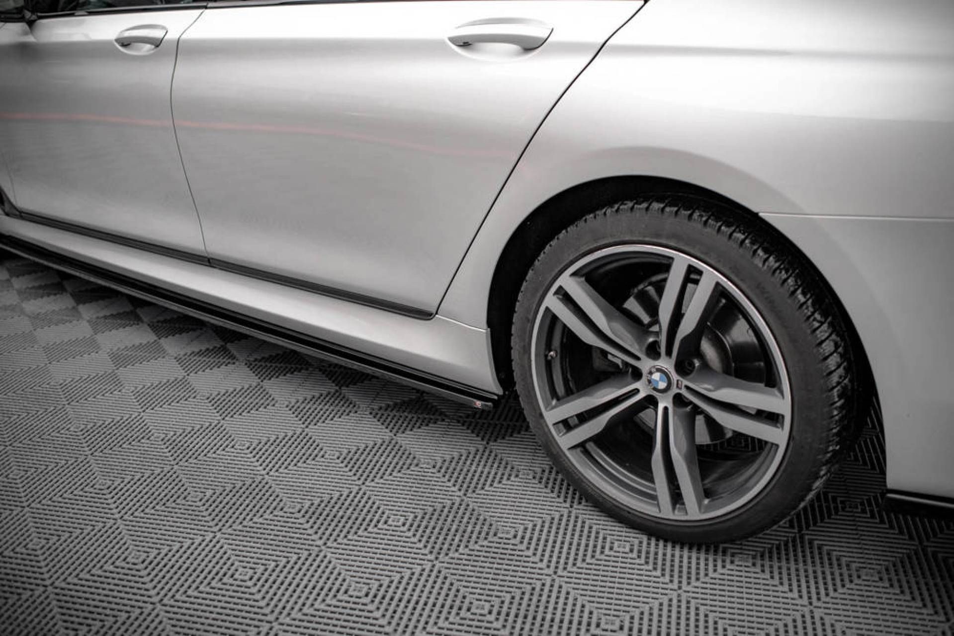 Prelungiri Praguri compatibile cu BMW Seria 7 G12 Long M-Pack Maxton Design