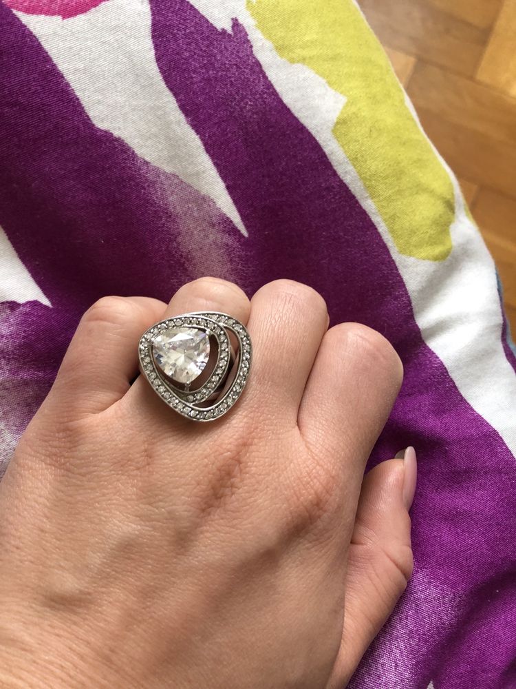 Масивен сребърен пръстен с камък