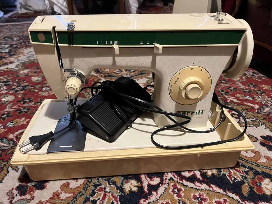 Masina de cusut Meritt