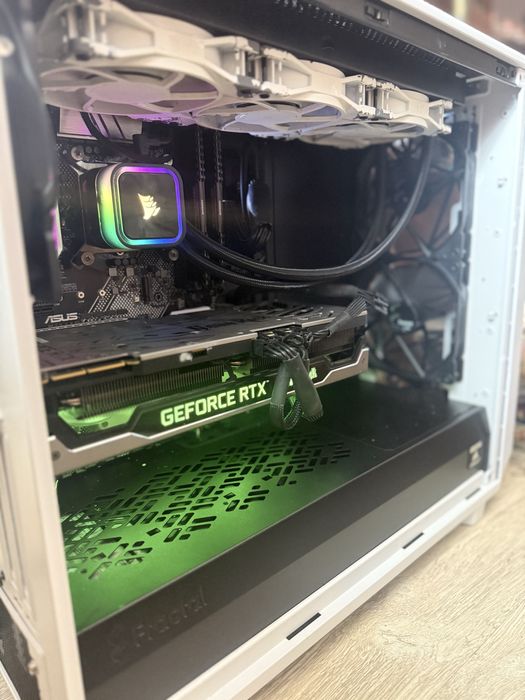 Геймърски компютър/ I9 9900K/Водно/32GB/RTX 3090 24GB/2TB SSD