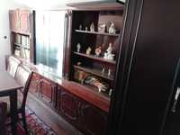 Donez mobilier vechi, vitrina, servanta și masa