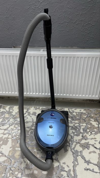 Продам пылесос Samsung 1800W