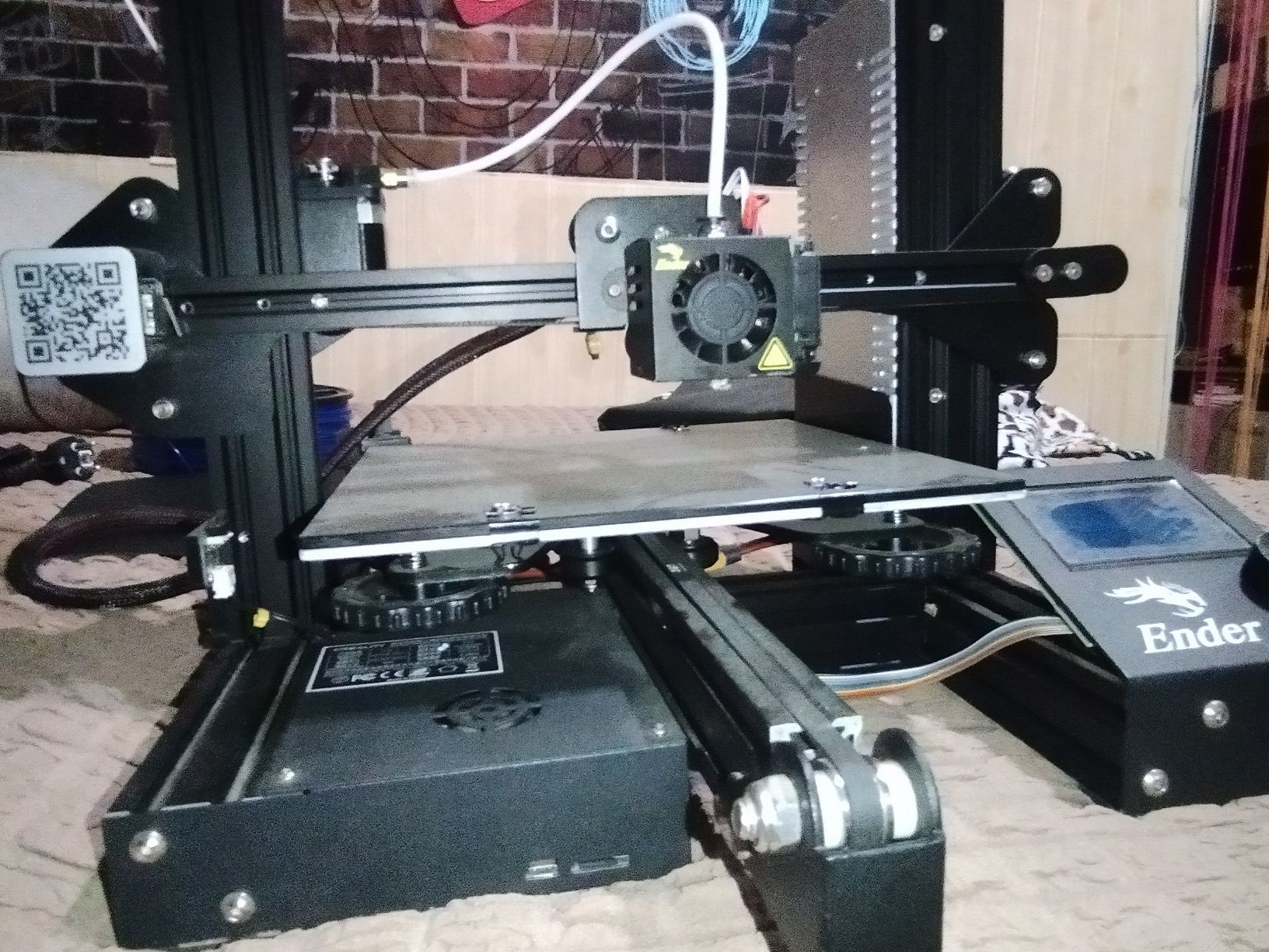 Продавам 3D принтер Creality Ender 3