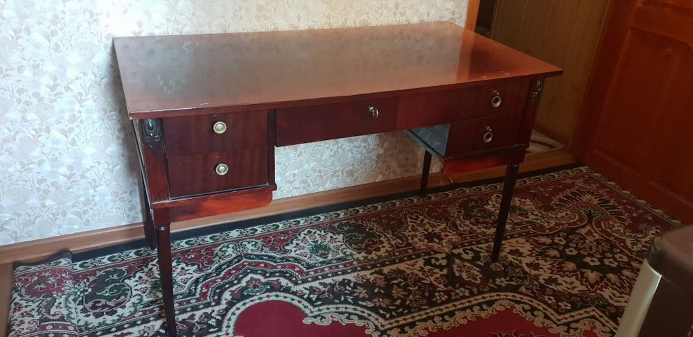 Румынский писменный стол