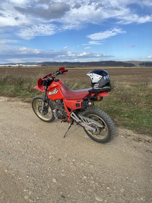 Vand Honda dominator nx500 sau dezmembrez