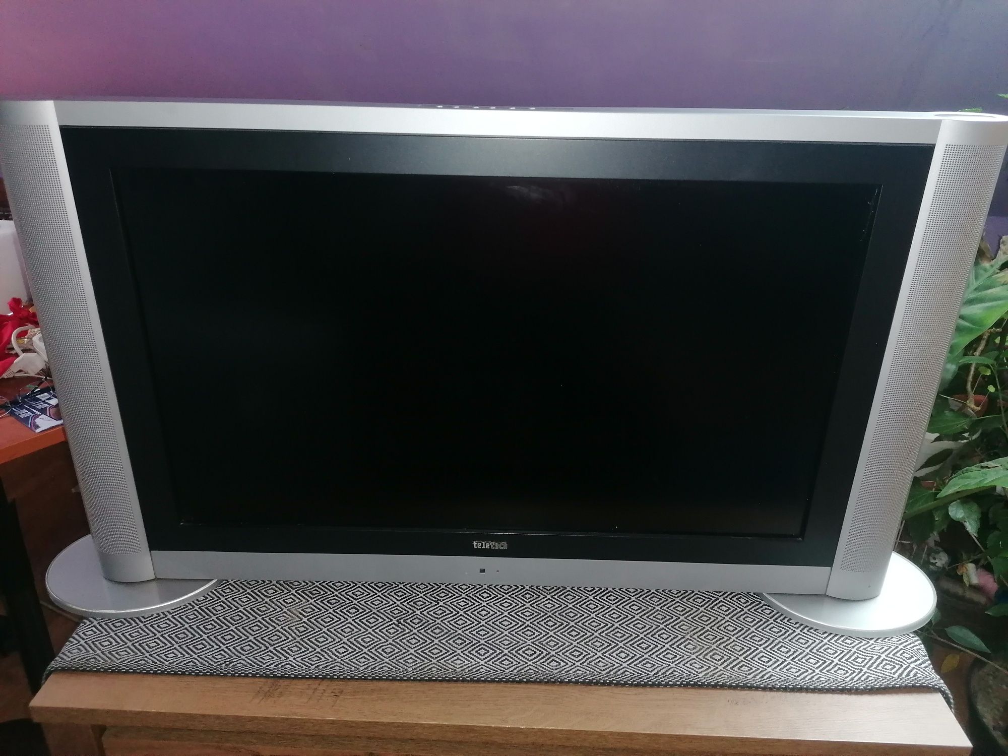 LCD uri de 80 cm