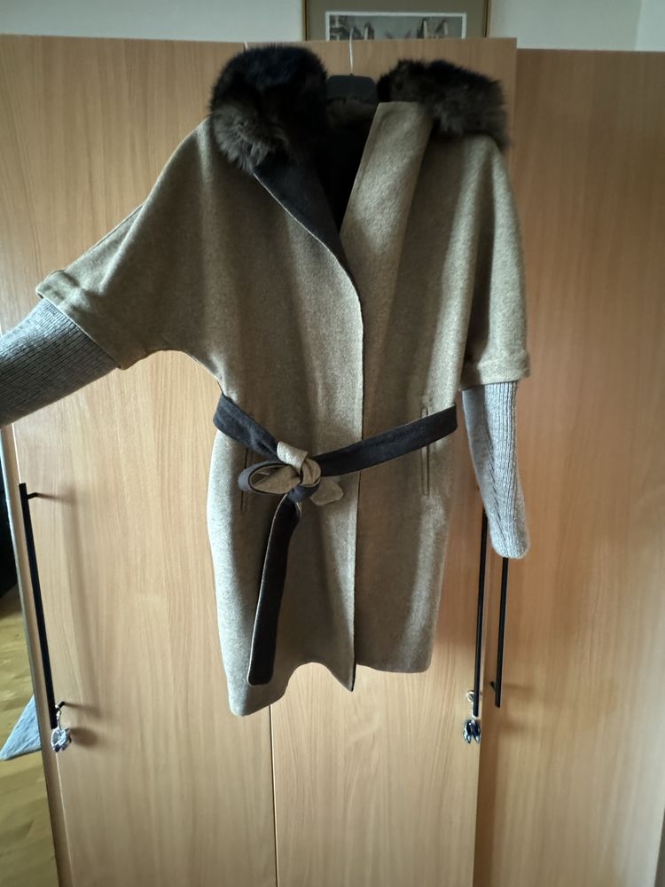 Palton alpaca cu maneci tricotate