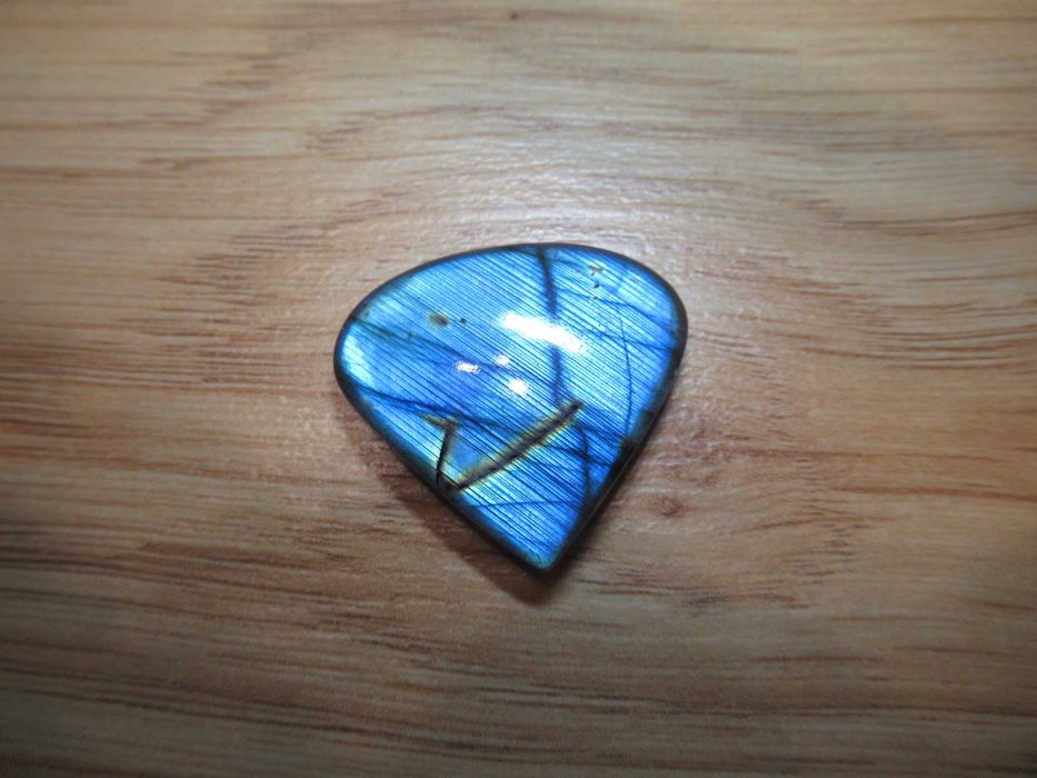 Естествени Сапфири и Сини Лабрадорити,Кианити