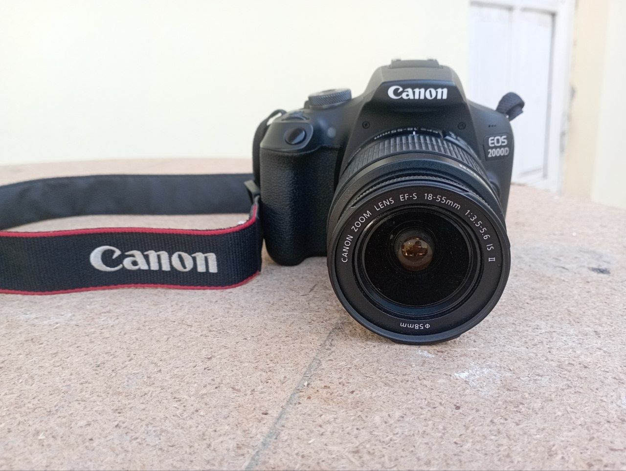 Canon 2000d fotoapparati