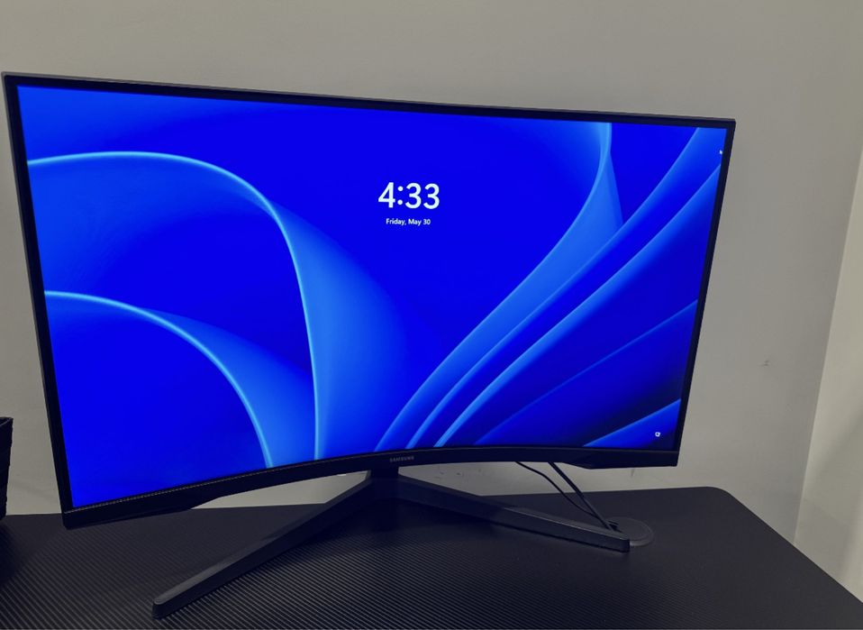 Монитор Gaming Samsung Odyssey G5 27", VA, QHD, Извит, 240Hz
