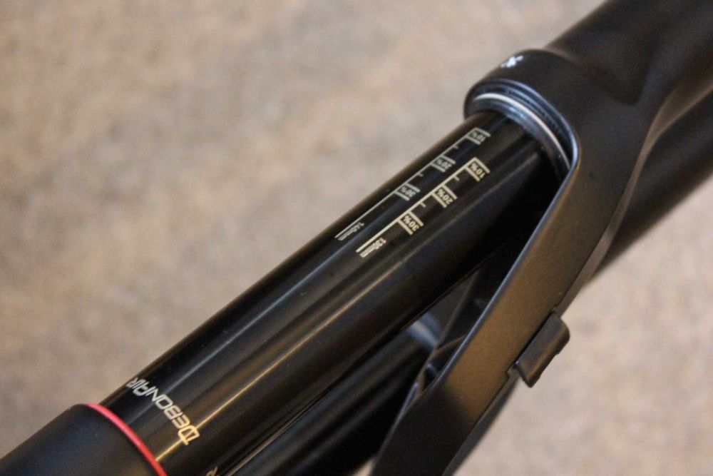 RockShox Pike Select RC29" DebonAir+ 140mm Tapered Boost suspensie