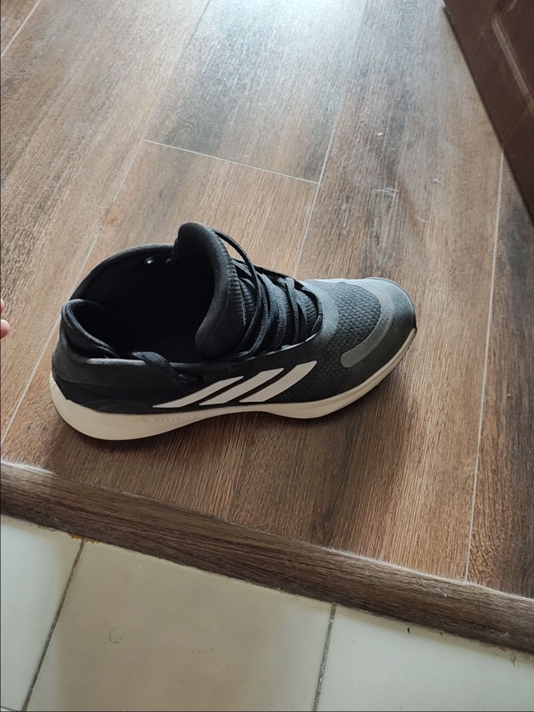 Продавам мъжки маратонки Adidas