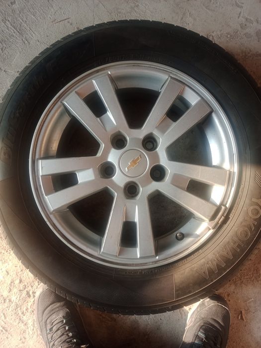 Продам диски с резиной шевроле