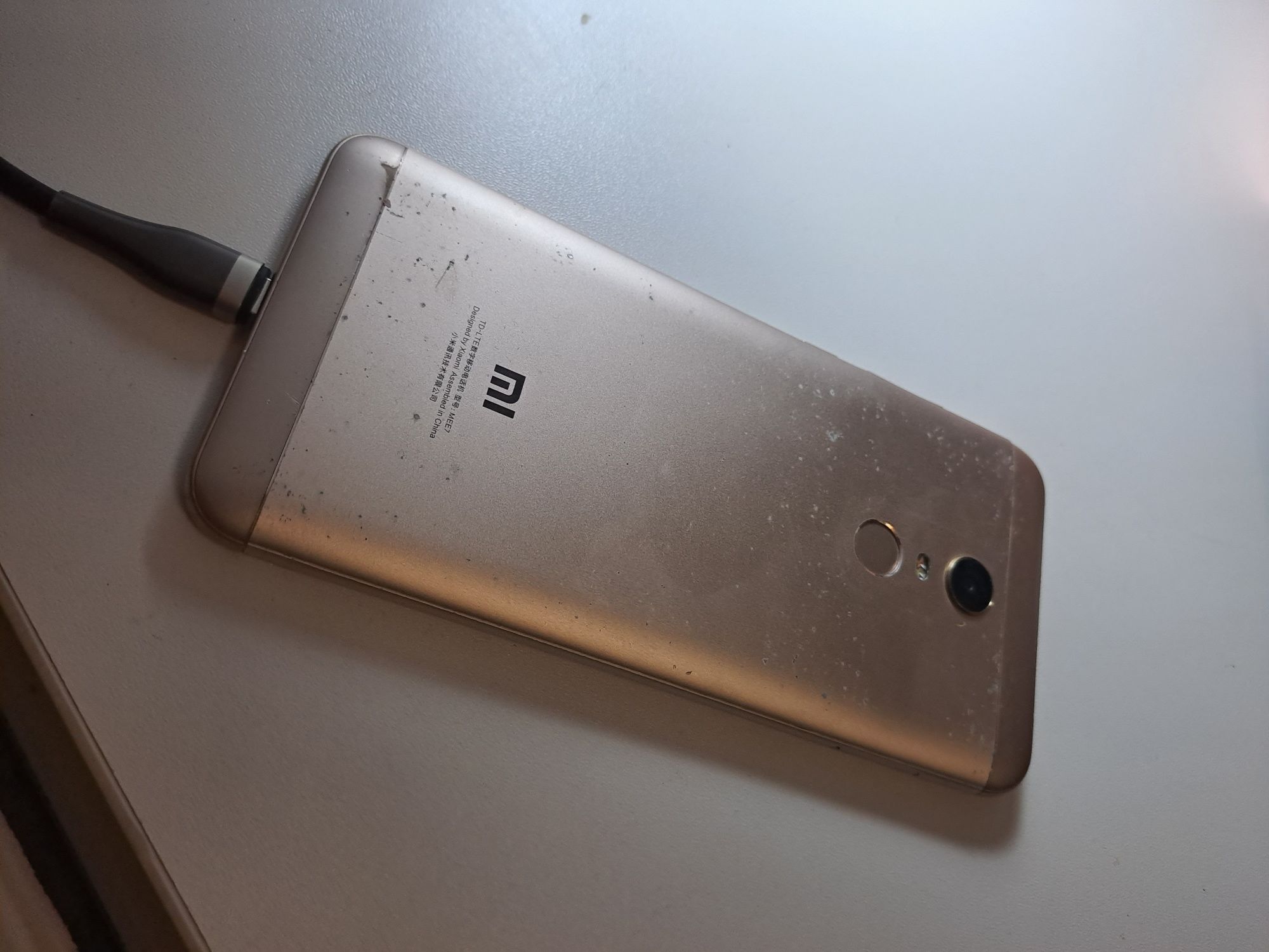 Redmi 5 Plus ишлиди ойнаси синган