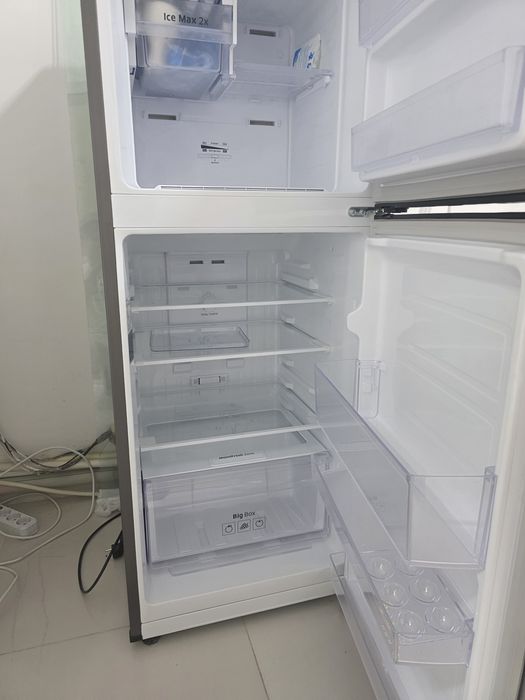 Продаётся срочно  холодильник  самсунг 400$