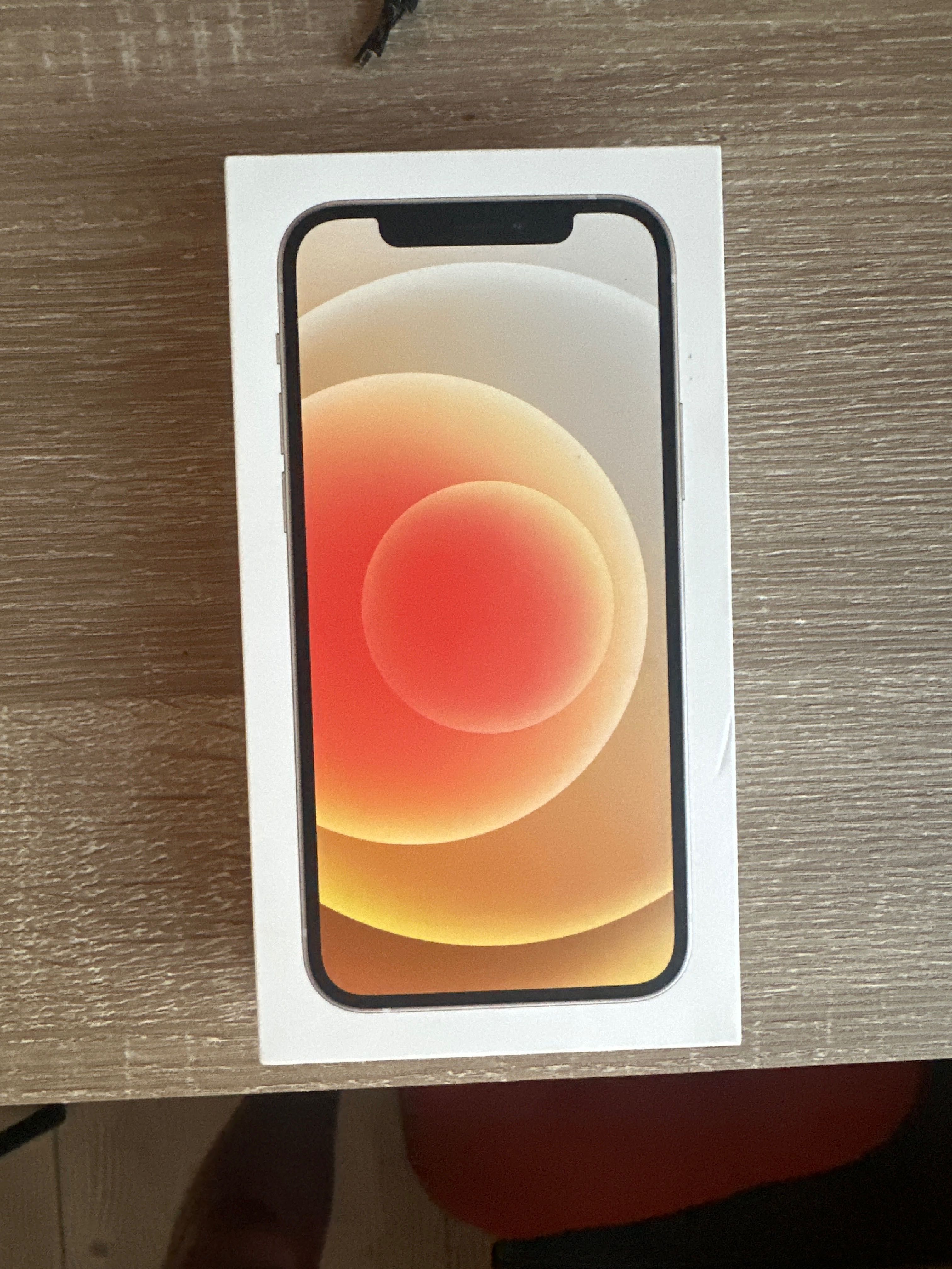 продавам iphone 12