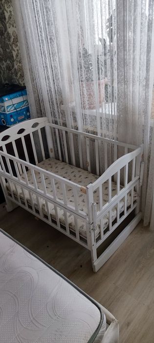 Отдам детскую кроватку с ортопедическим матрасом