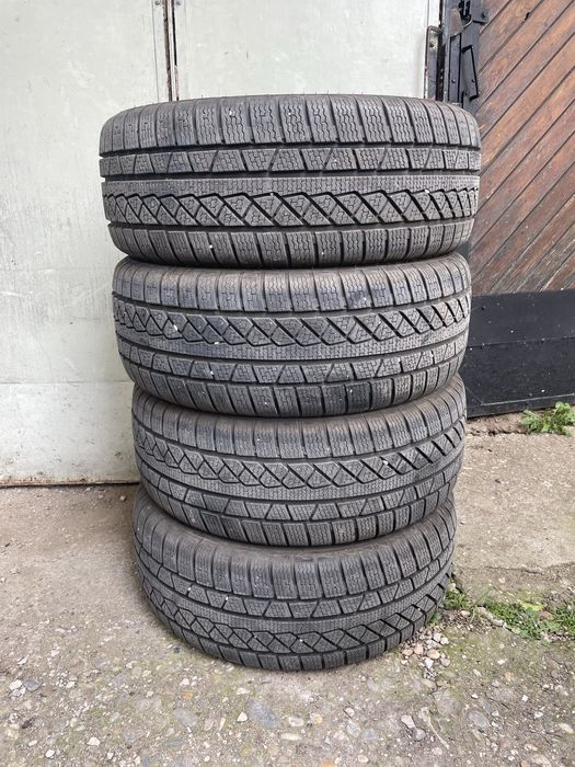 Зимни гуми 225/45R19 Petlas