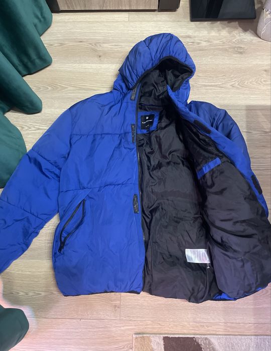 Geacă puffer albastră cu glugă