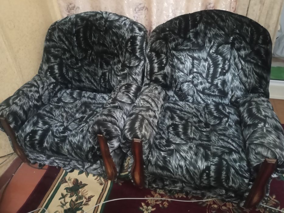 Кресла . Два кресла.