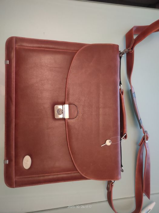 портфель кожаный на замке
