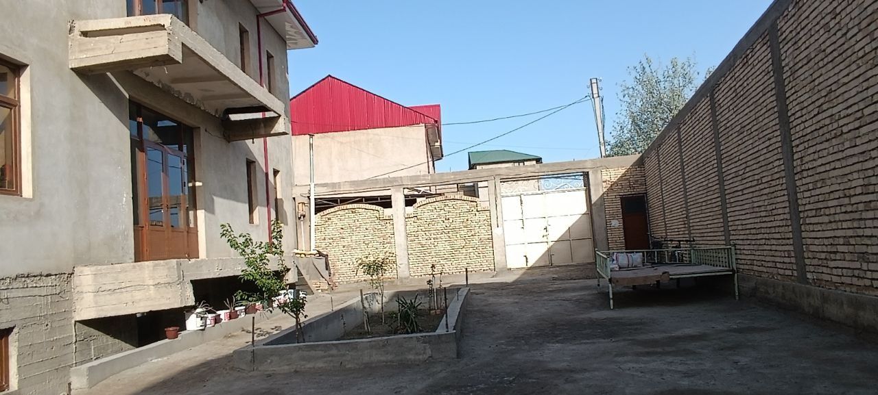 Kvartira sotiladi 2 xonali