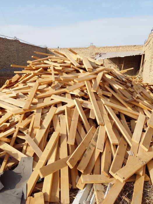 Хар хил улчамдаги тахталар калинлиги 4см узундиги 1 метрдан 1.5 гача