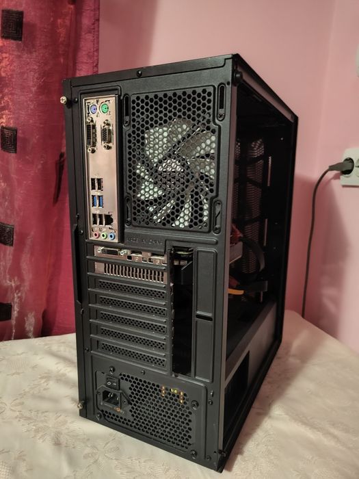 Vand PC Gaming cu Windows licențiat