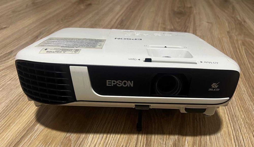 Проектор Epson EB-W51, Яркость (Световой поток): 4000 люмен, как новый