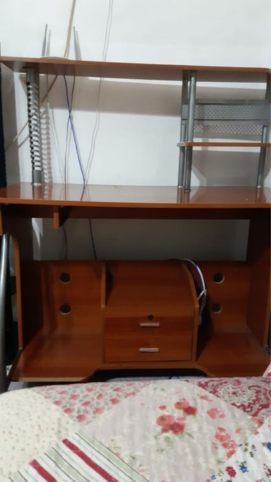 Продам компьютерный стол и подставку  под телевизор