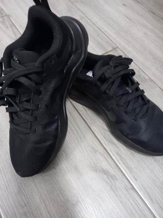 Vând adidași Nike,originali,achiziționați din Italia, mărimea 35,.50.